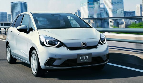 フィット Gr1 の評判は良い 悪い 外観デザインは身近な動物がモデル カーライフインフォメーション